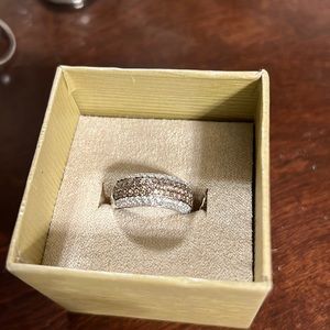 Champagne diamonds ring ! 10k white gold